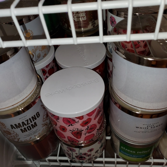 Bath and Body works candles 🕯❤🌸 - Picture 4 of 4